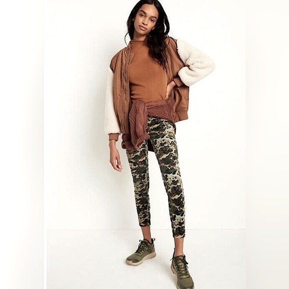 Anthropologie Pants - Anthropologie Camouflage Skinny Pants